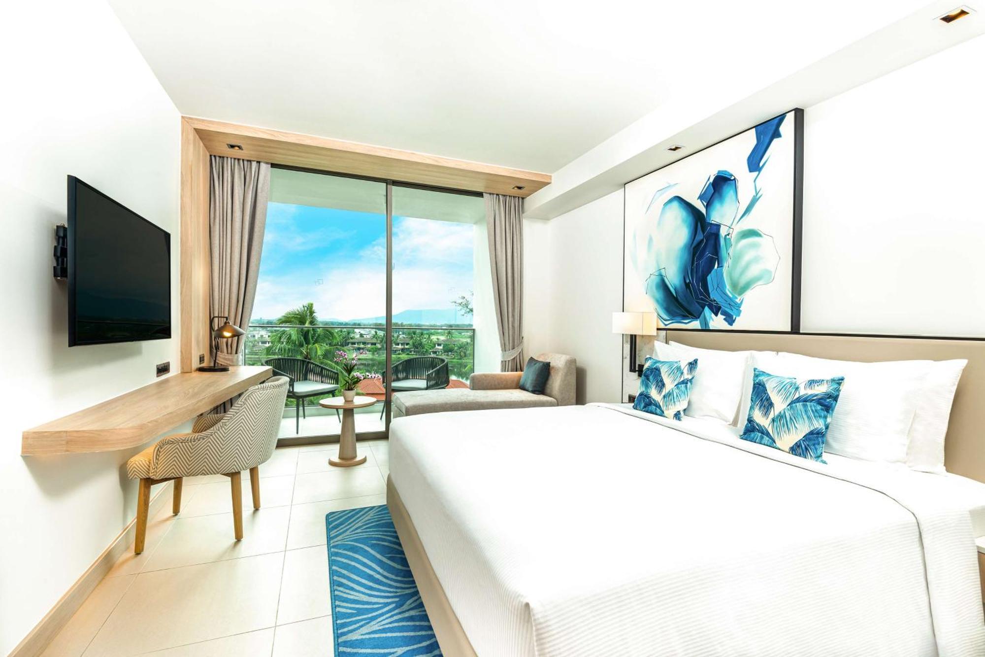 Hilton Garden Inn Phuket Bang Tao Exterior photo